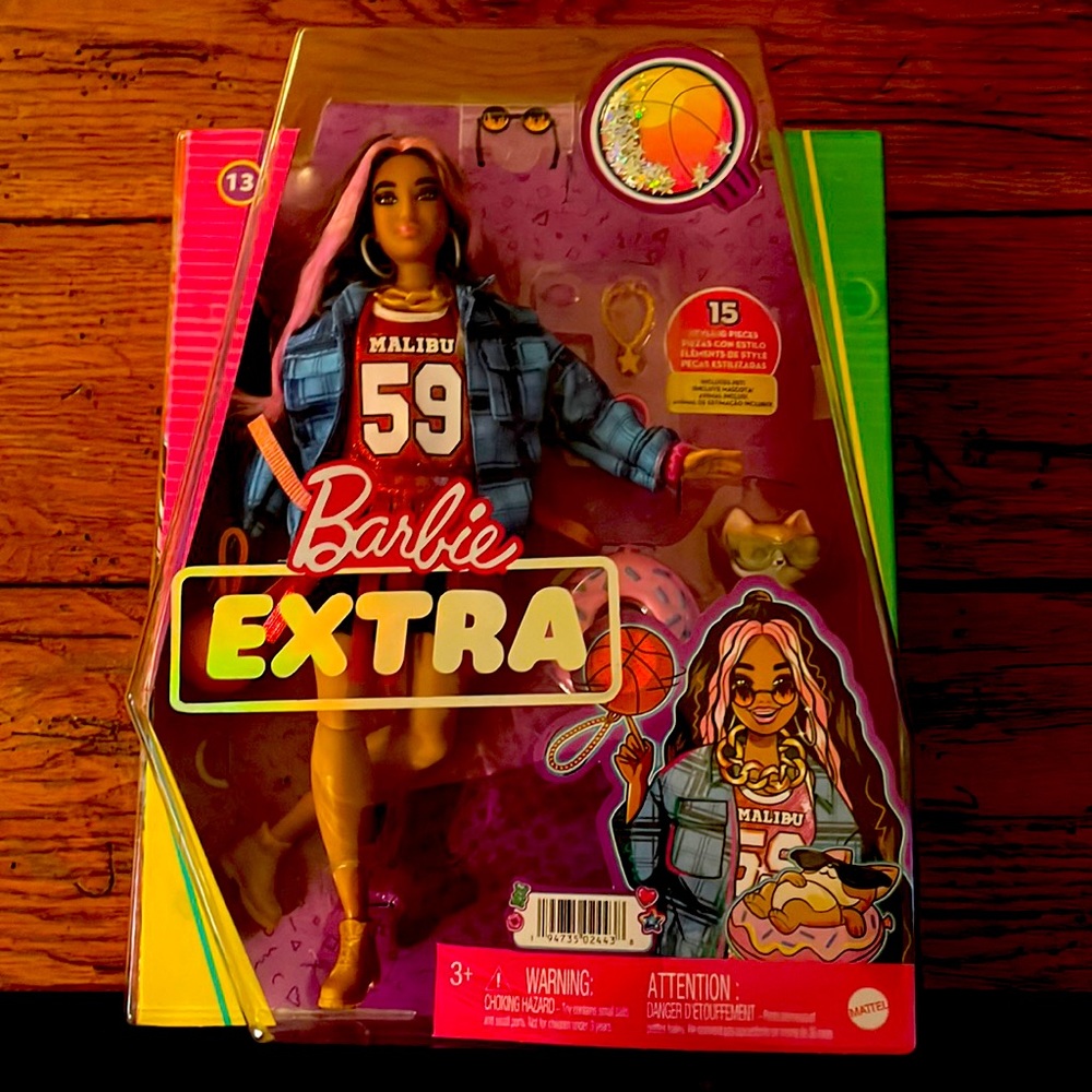 Malibu Barbie Extra-Mattel
